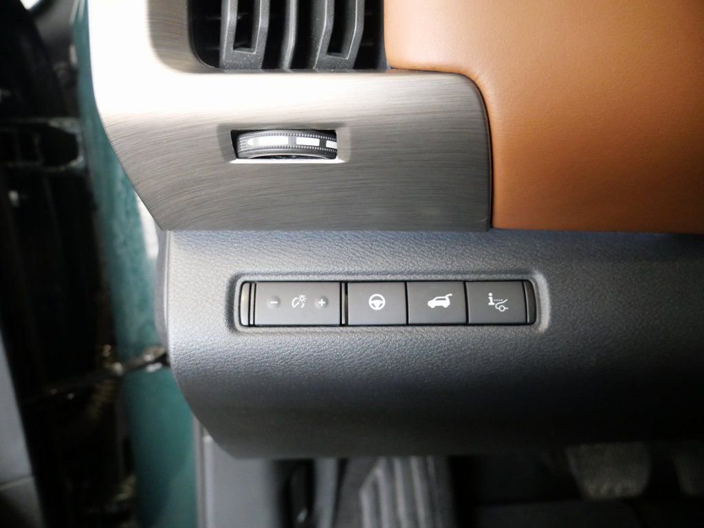 Used 2023 Nissan Pathfinder Platinum w/ Cargo Package image 12