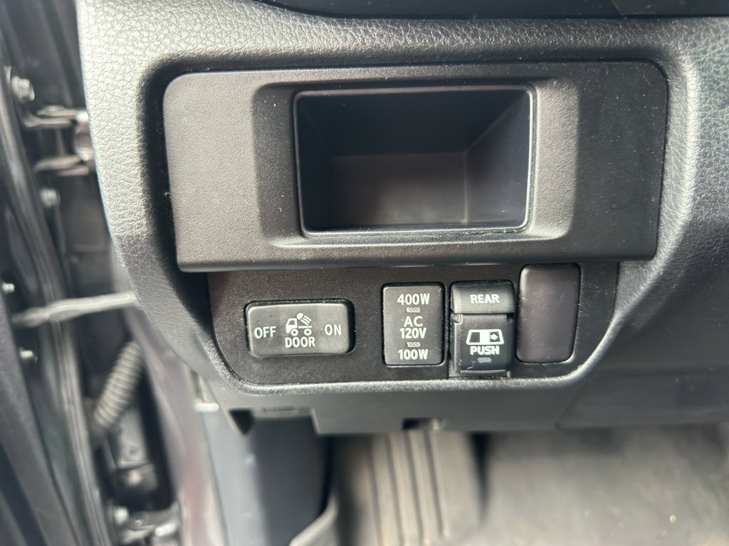 Used 2017 Toyota Tacoma TRD Sport image 17