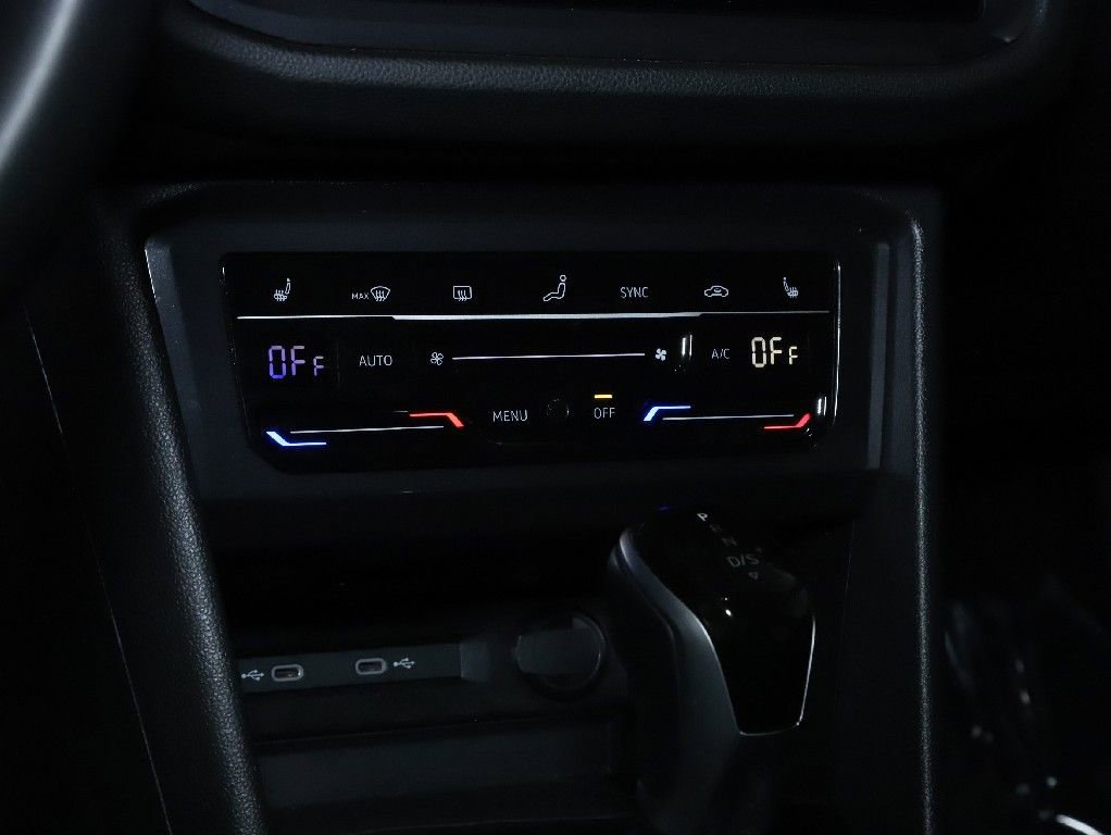 Used 2024 Volkswagen Tiguan SE image 27