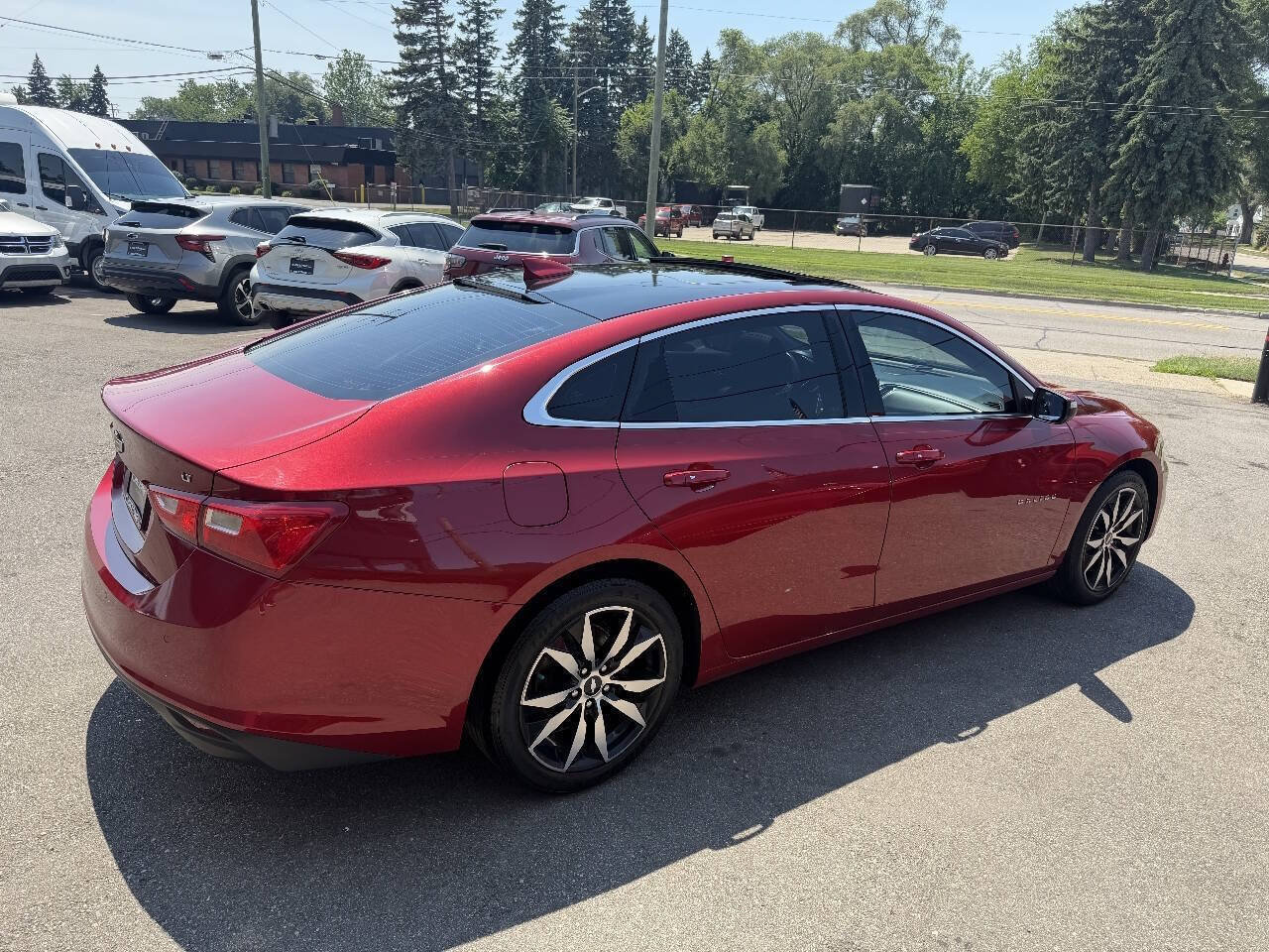Used 2016 Chevrolet Malibu LT w/ Leather Package FWD image 4