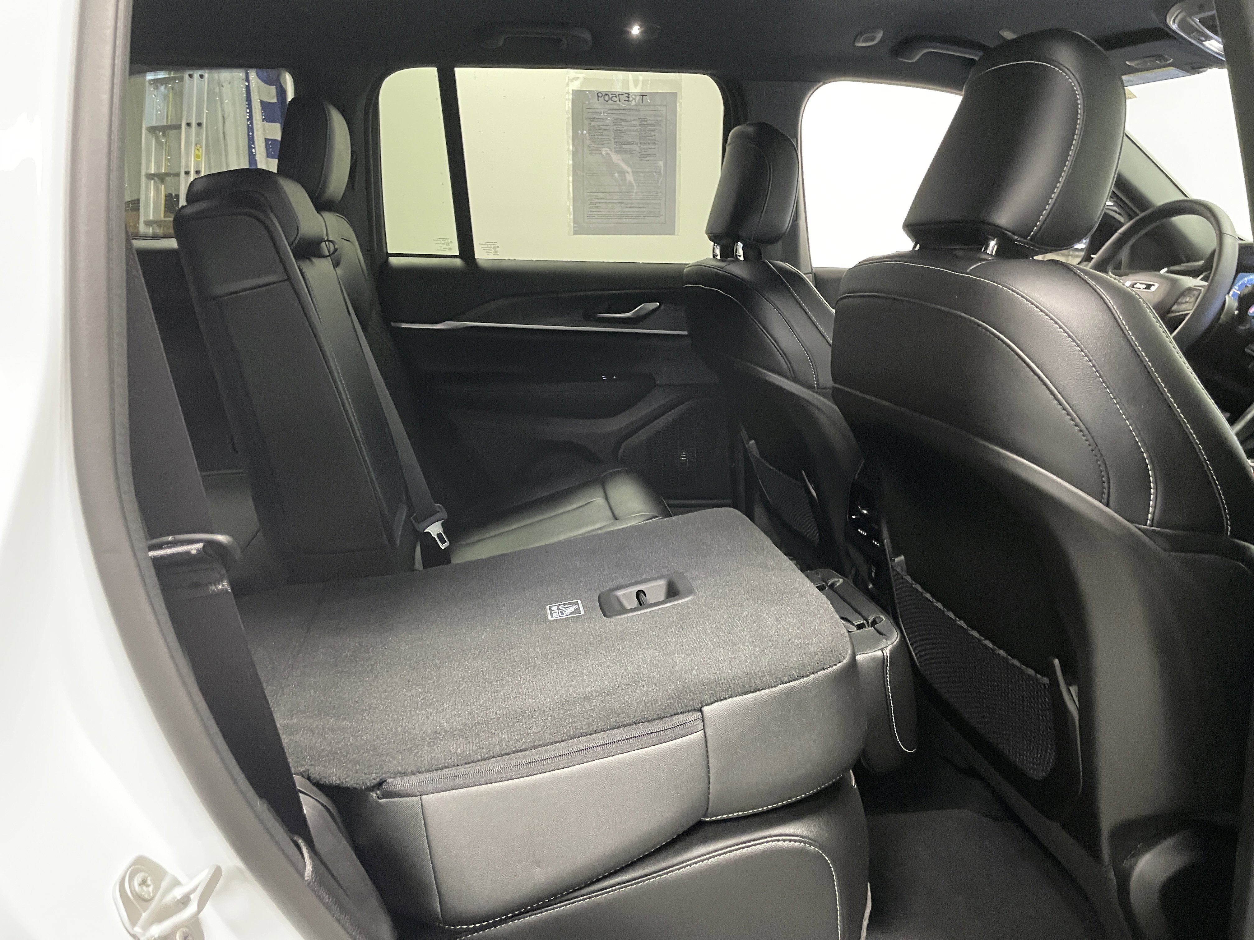 Used 2024 Jeep Grand Cherokee Limited image 27