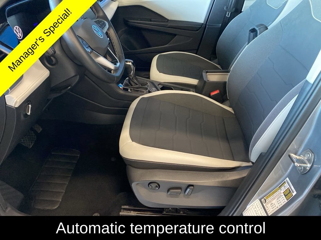 Used 2025 Volkswagen Taos SE AWD/4WD image 8