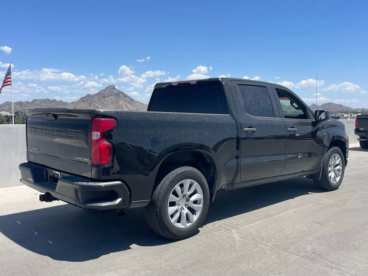 Used 2022 Chevrolet Silverado 1500 Custom RWD image 2
