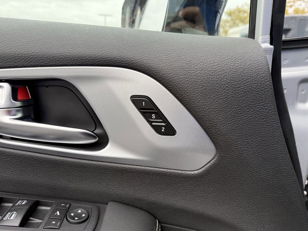 New 2026 Chrysler Pacifica Limited w/ Uconnect Theater Family Group image 15