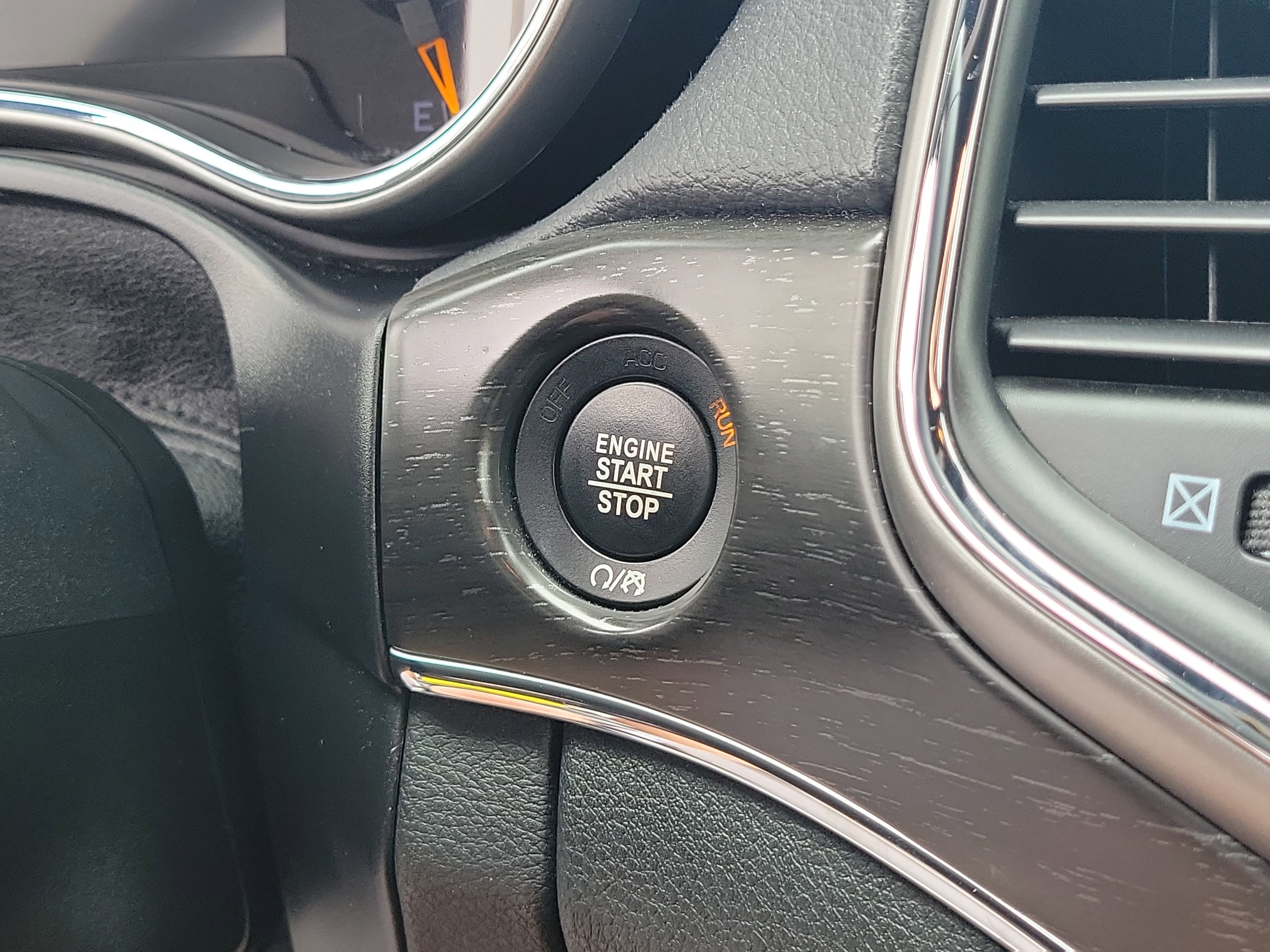 Used 2018 Jeep Grand Cherokee Limited AWD/4WD image 30