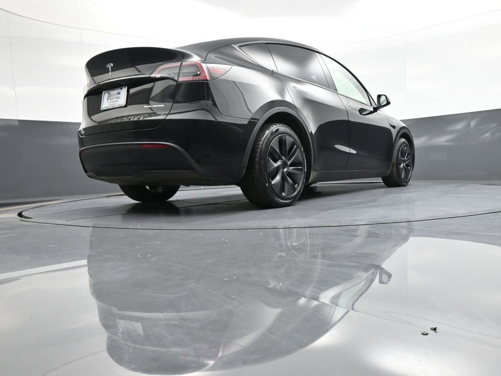Used 2025 Tesla Model Y Long Range AWD/4WD image 16