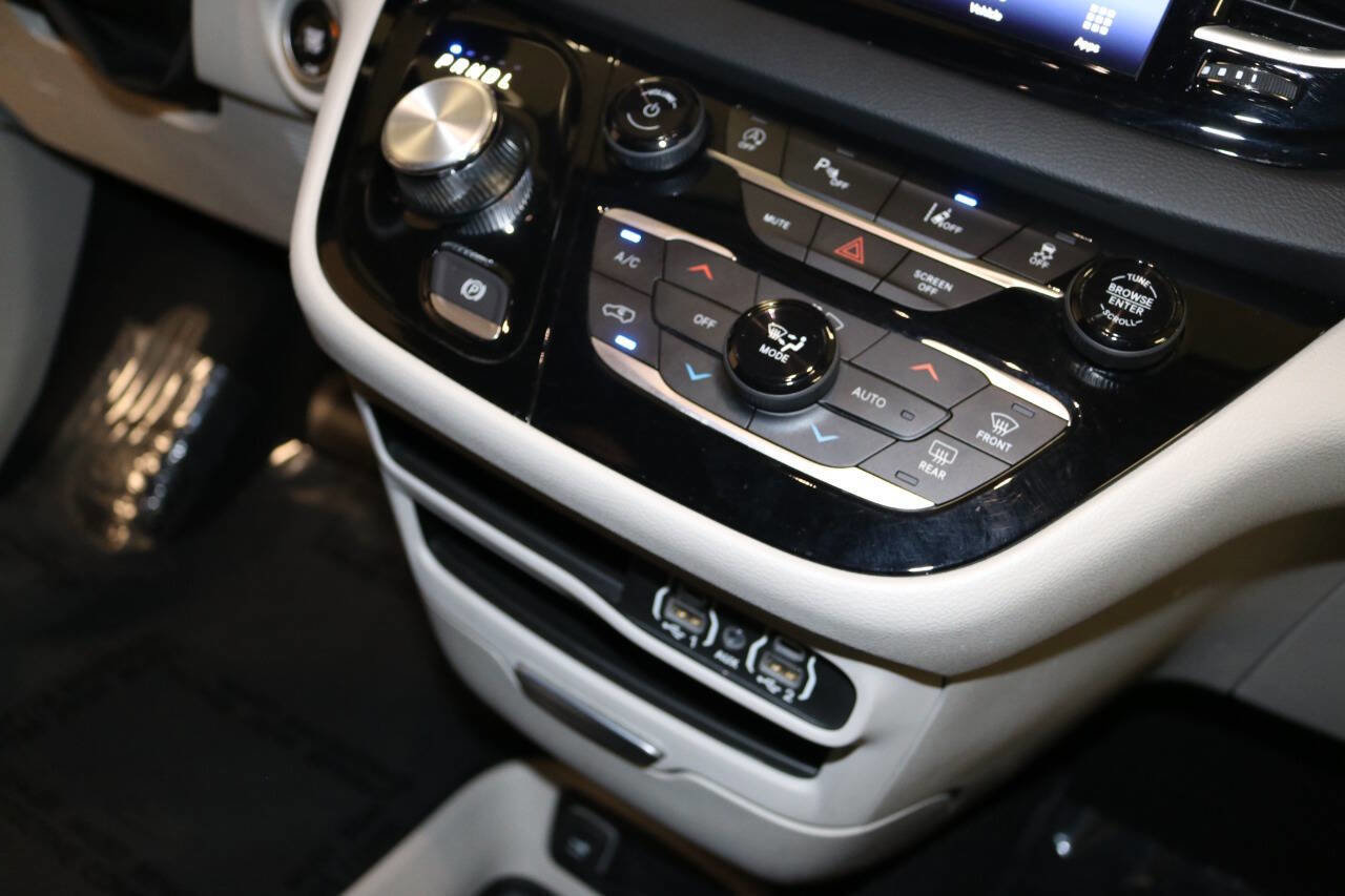 Used 2023 Chrysler Pacifica Touring-L image 79
