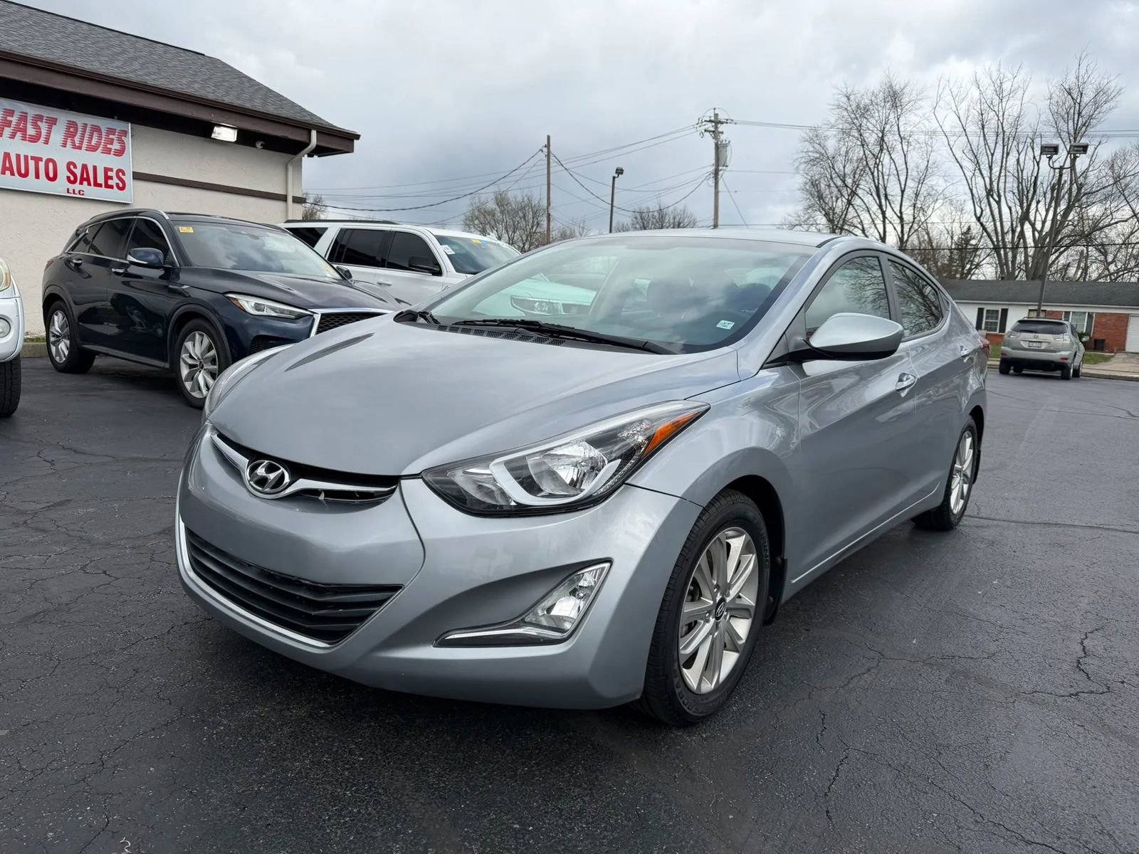 Used 2015 Hyundai Elantra SE w/ Option Group 02 FWD image 1