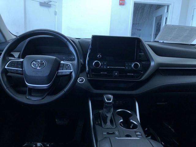 Used 2024 Toyota Highlander LE image 19