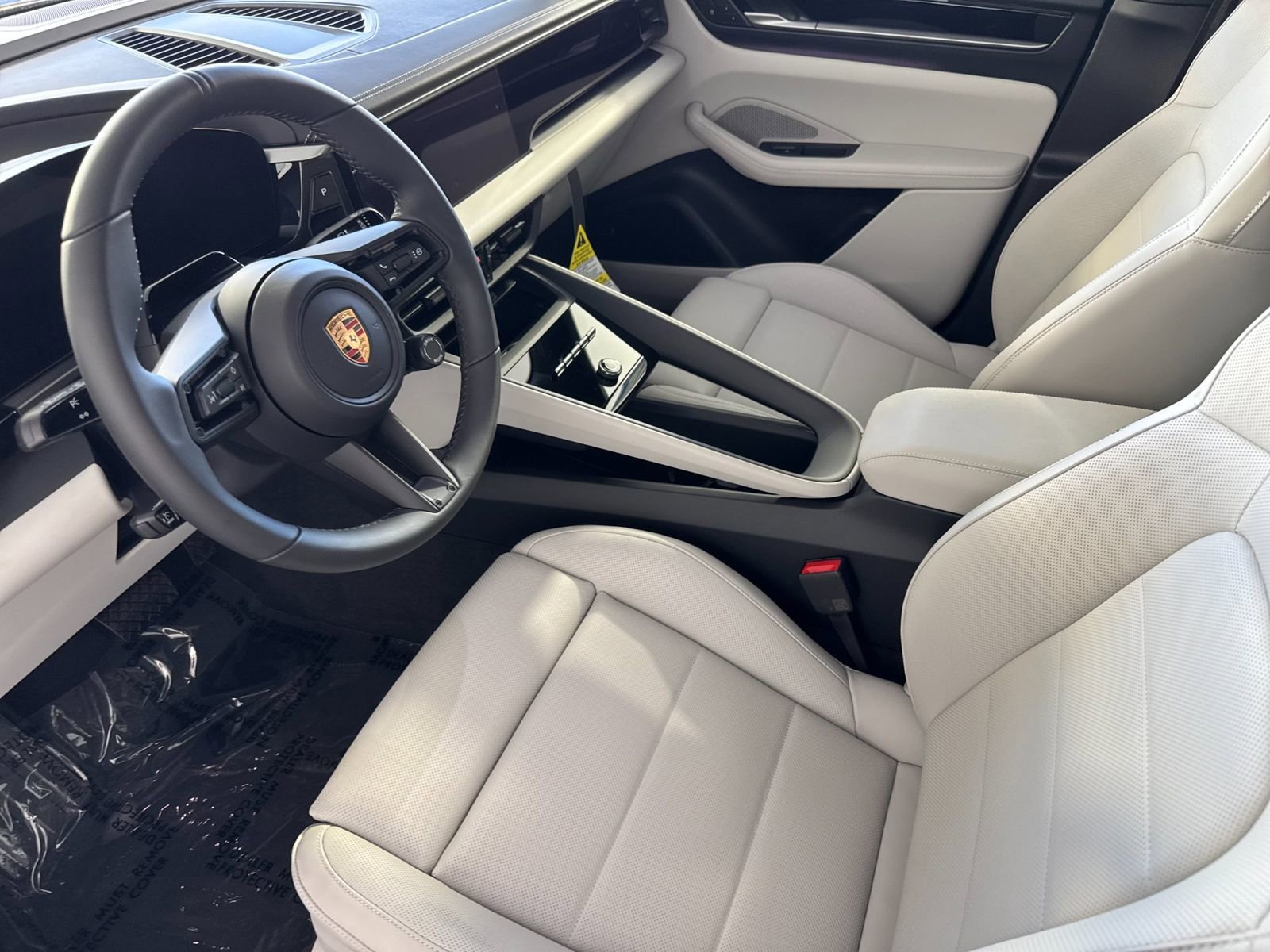 New 2026 Porsche Macan 4 Electric image 4