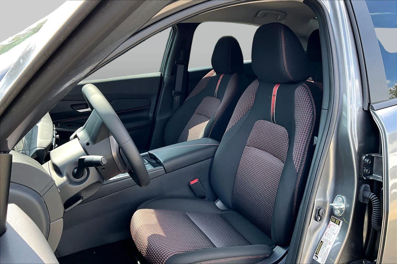 New 2027 Nissan Sentra SR w/ Floor Mat Package FWD image 18