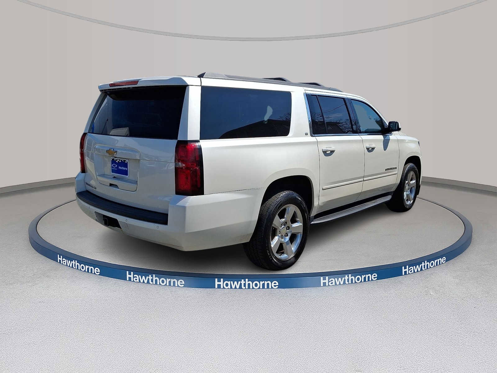 Used 2015 Chevrolet Suburban LT image 4
