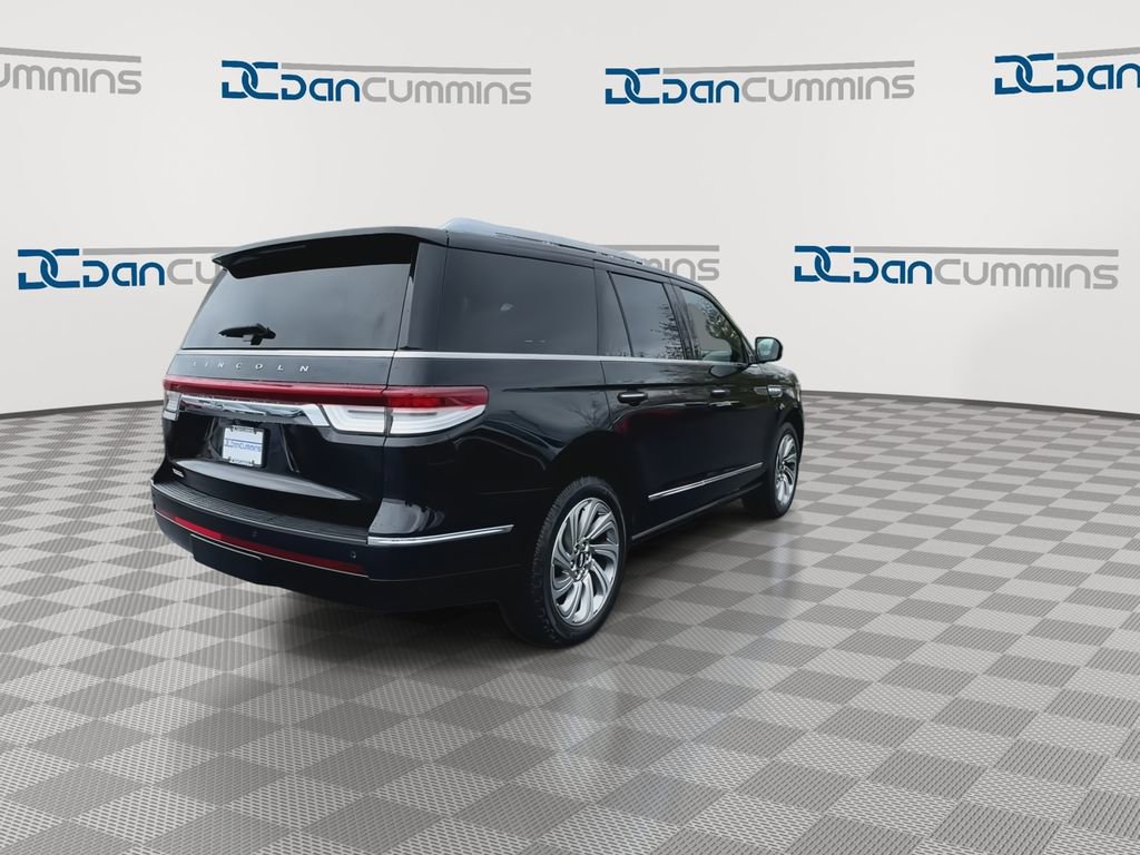 Used 2023 Lincoln Navigator Reserve AWD/4WD image 8
