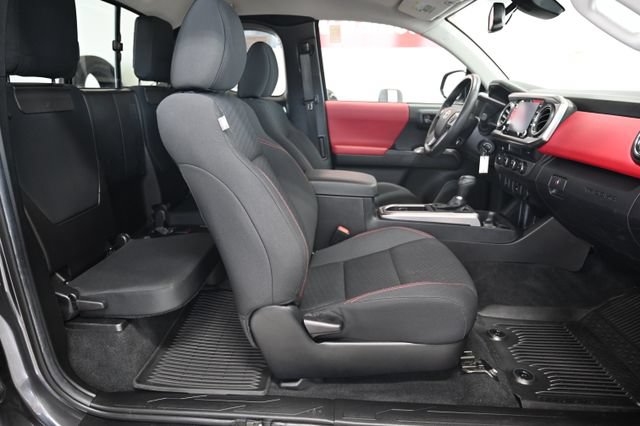 Used 2022 Toyota Tacoma SR5 AWD/4WD image 13