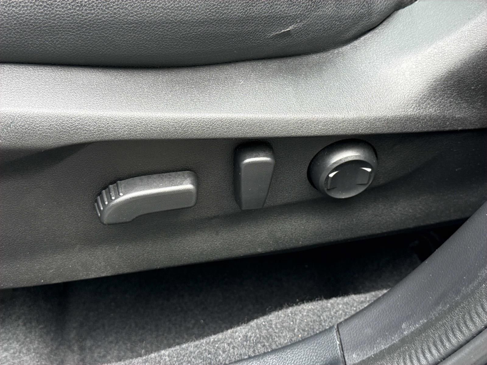 Used 2023 Subaru Forester Premium AWD/4WD image 24