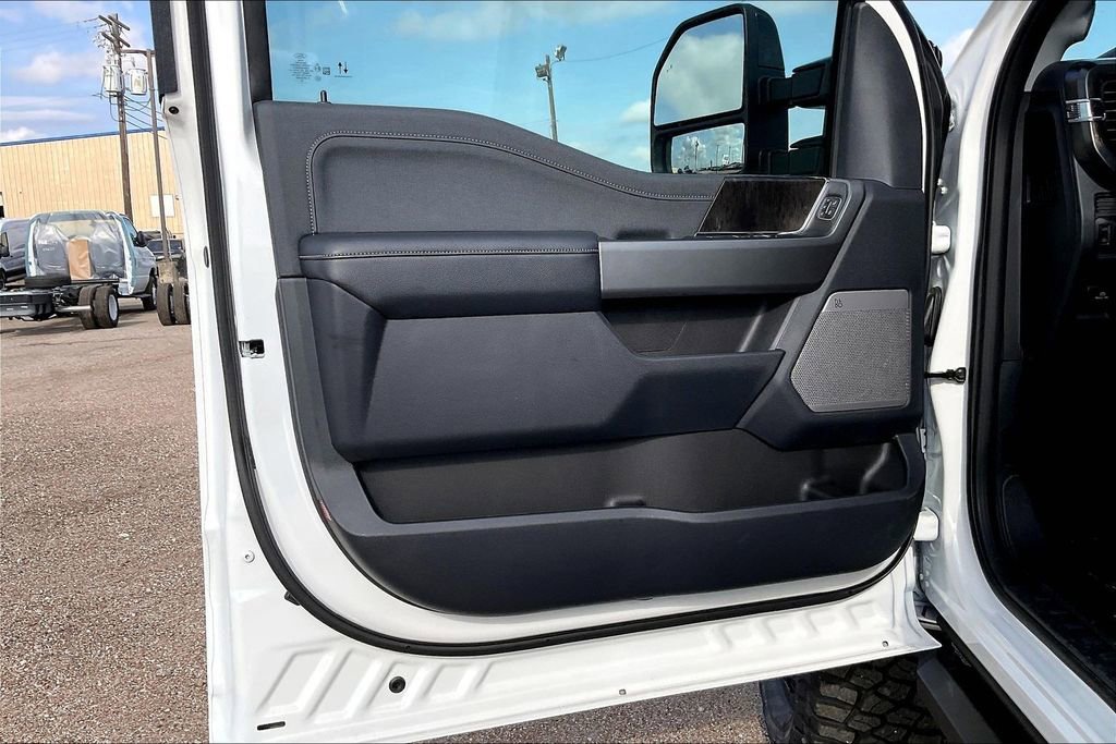 New 2026 Ford F250 Lariat w/ Black Appearance Package image 13