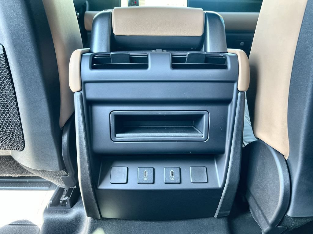 New 2026 Land Rover Defender 110 X-Dynamic SE AWD/4WD image 16