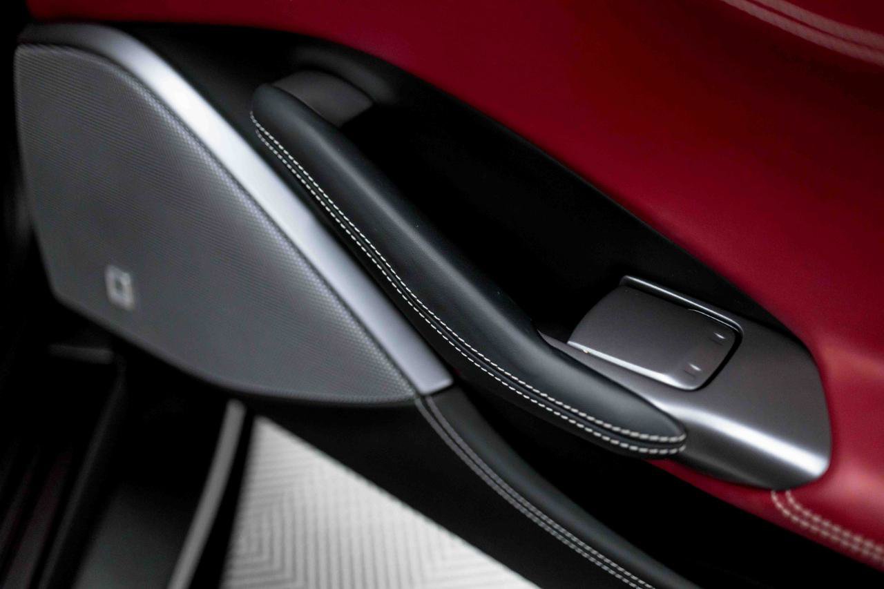 Used 2020 Ferrari Portofino RWD image 89
