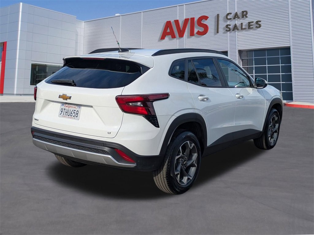 Used 2025 Chevrolet Trax LT w/ LT Convenience Package image 6