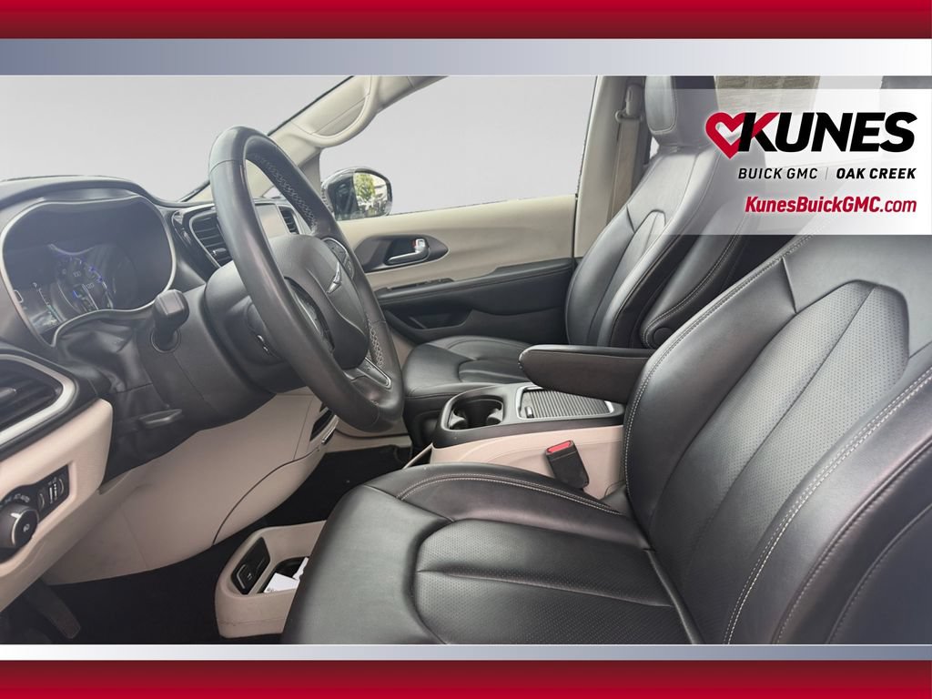 Used 2024 Chrysler Pacifica Touring-L FWD image 21