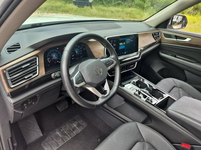 Used 2025 Volkswagen Atlas SE FWD image 15