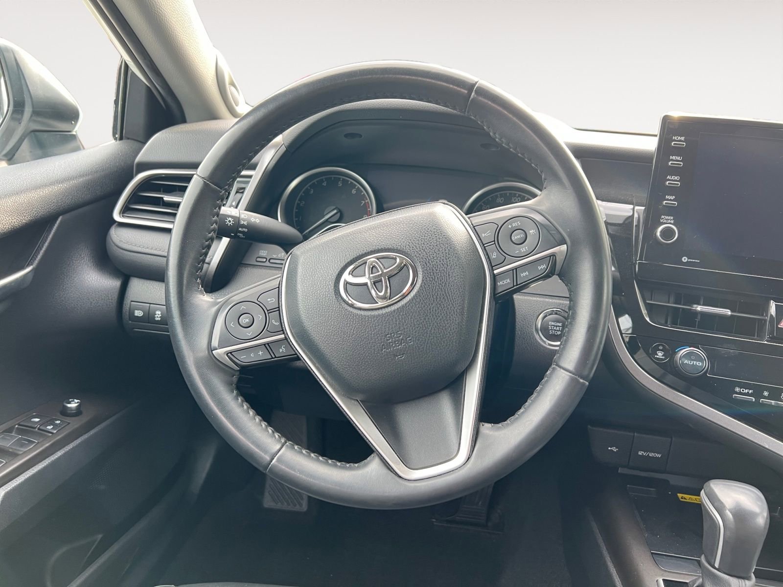 Used 2022 Toyota Camry XLE w/ Navigation Package image 12