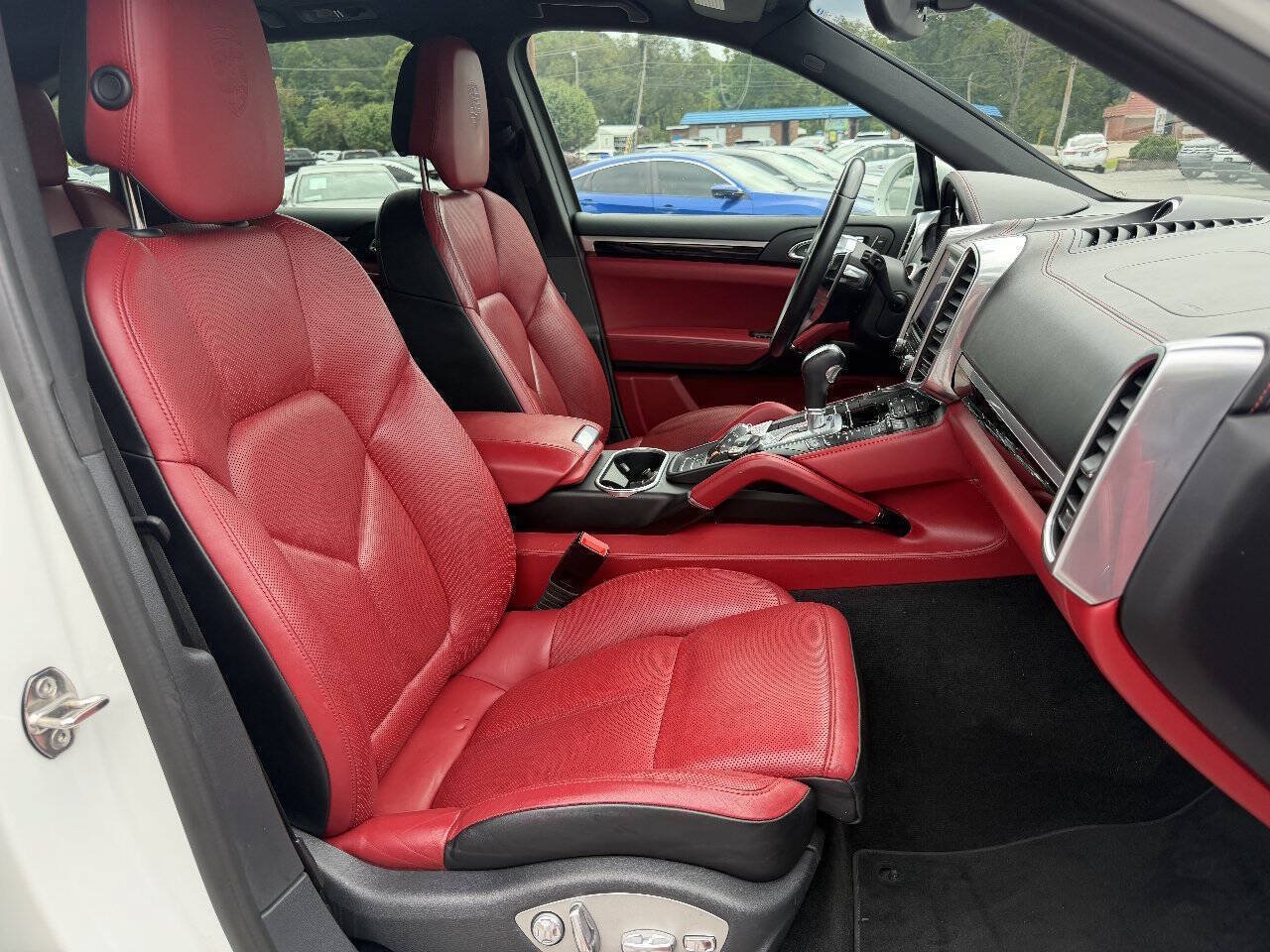 Used 2017 Porsche Cayenne Platinum Edition AWD/4WD image 20
