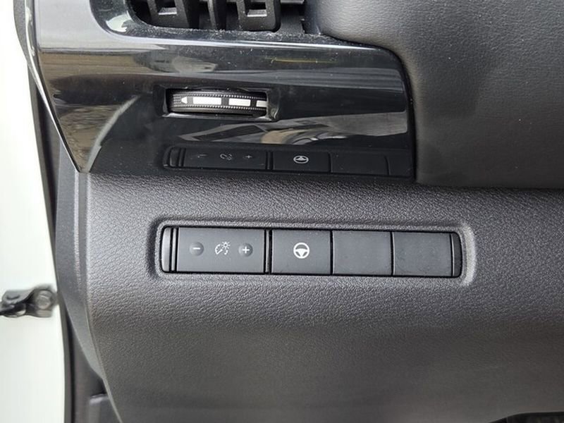 Used 2024 Nissan Pathfinder SV FWD image 26