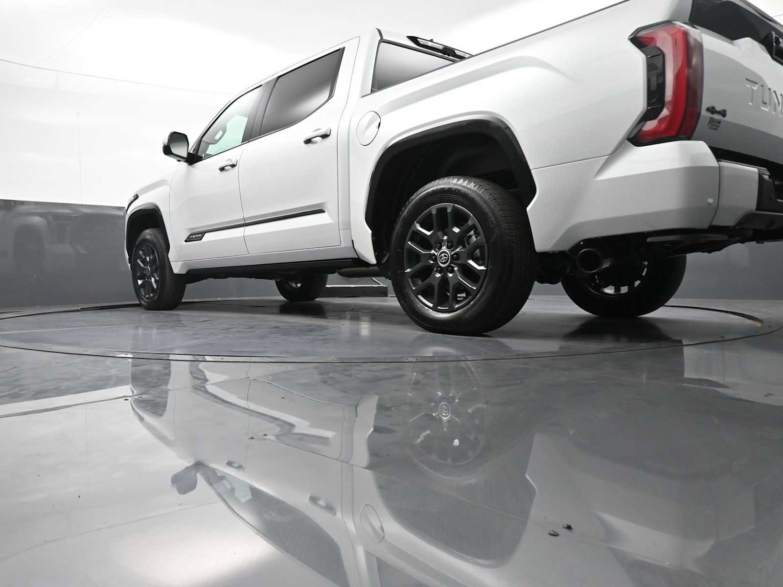 New 2024 Toyota Tundra Platinum AWD/4WD image 32