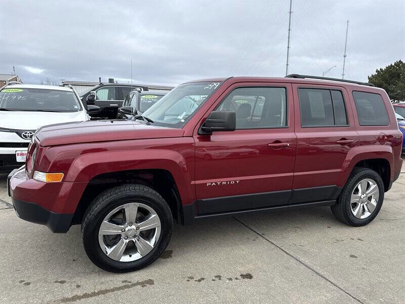 Used 2017 Jeep Patriot Latitude image 2