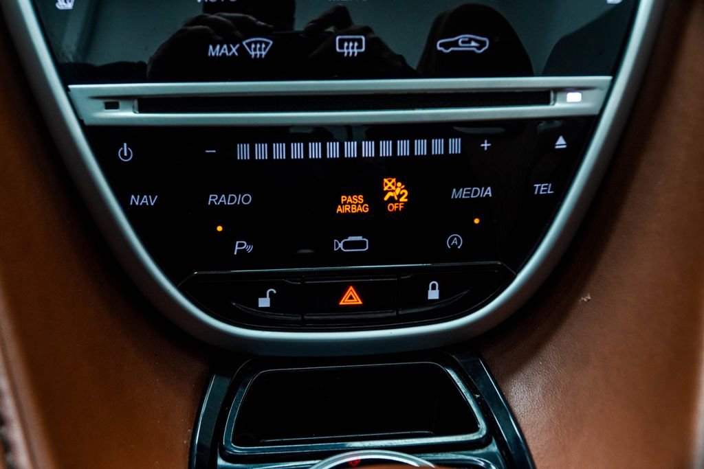 Used 2019 Aston Martin DB11 Volante RWD image 31
