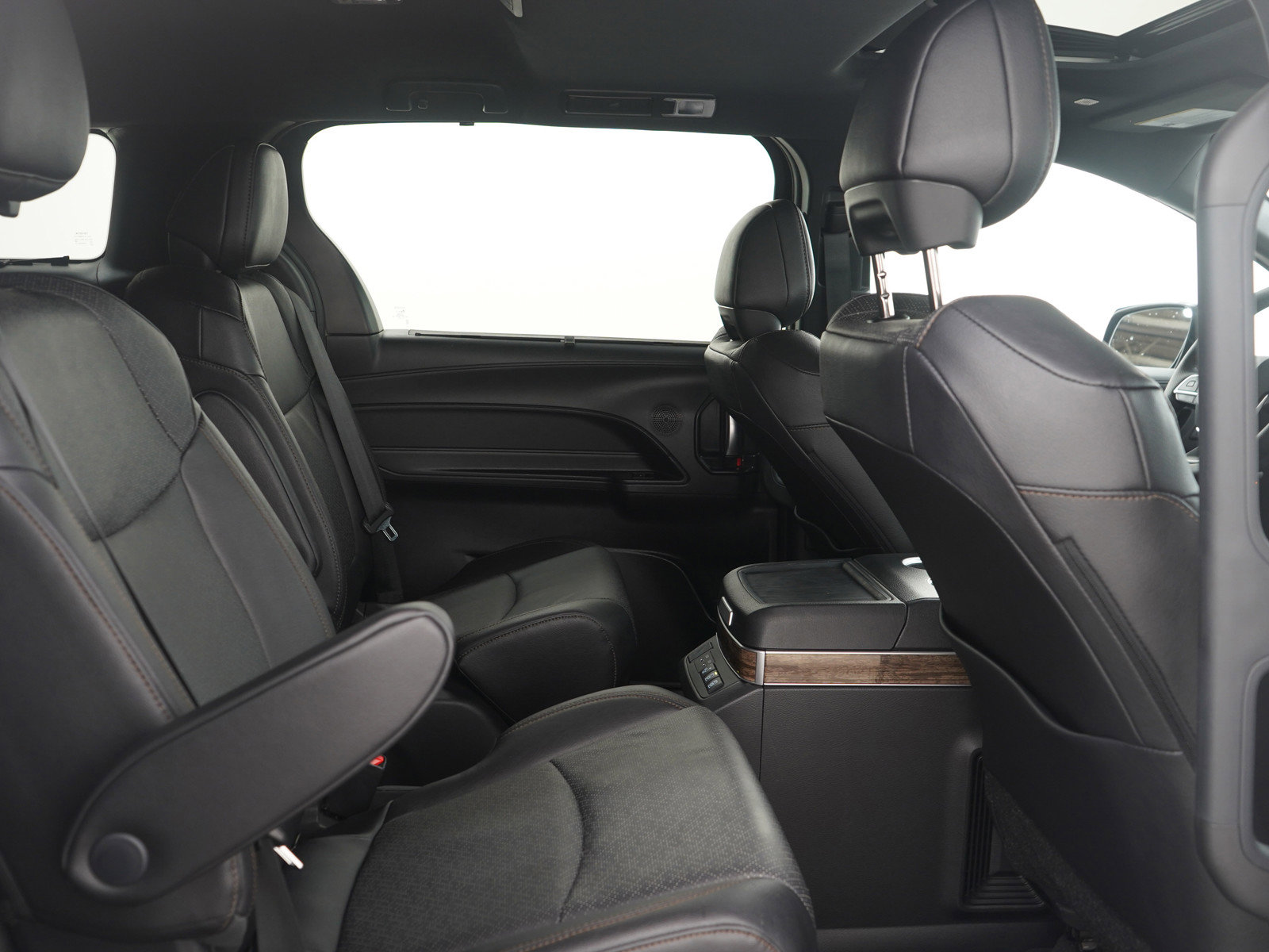 Used 2025 Toyota Sienna Platinum image 15