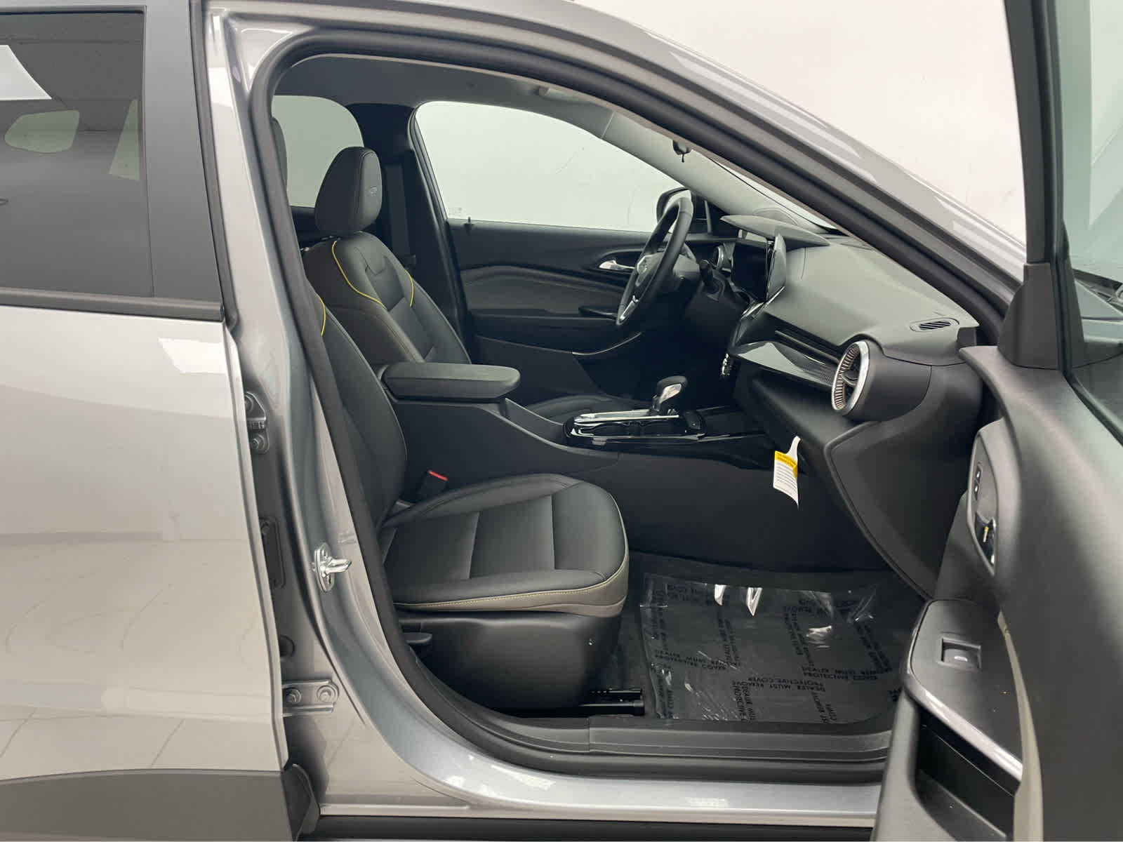 New 2025 Chevrolet Trax ACTIV w/ Driver Confidence Package FWD image 14