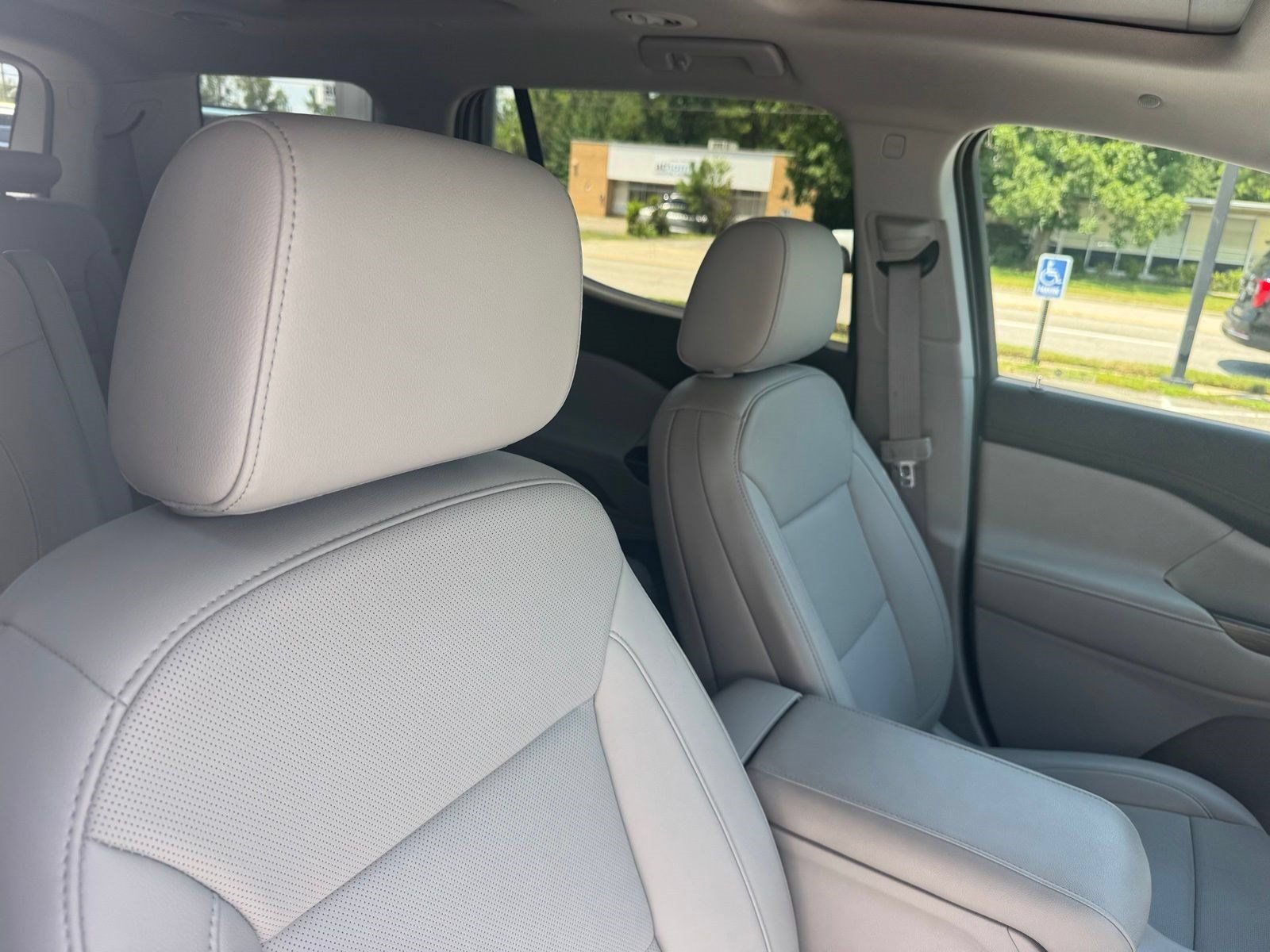 Certified 2023 GMC Acadia SLT w/ Technology Package FWD image 25