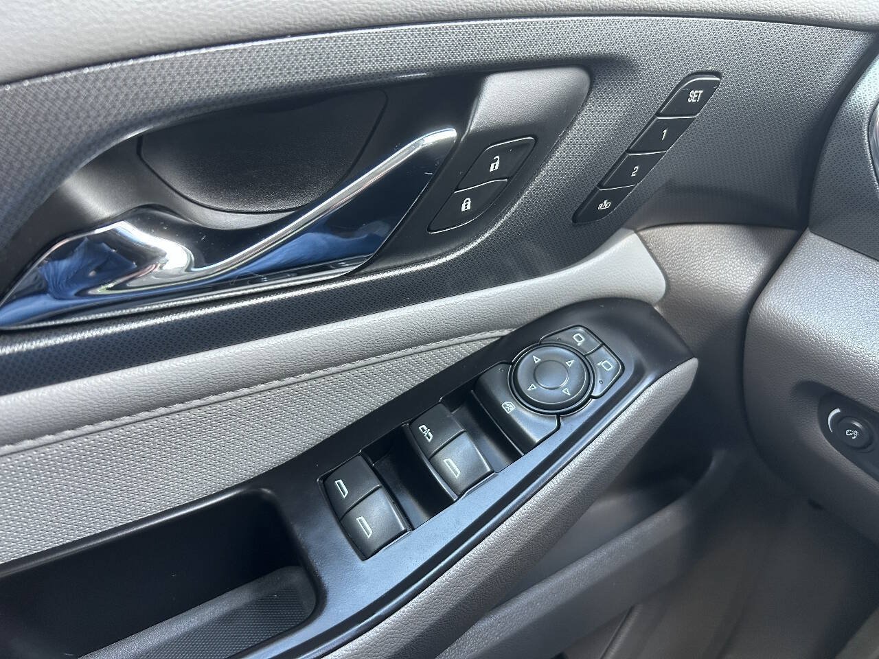 Used 2019 Chevrolet Traverse Premier w/ Driver Confidence II Package FWD image 14