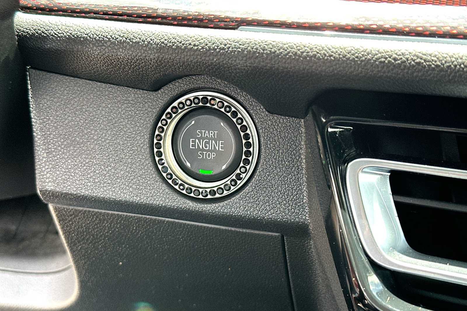 Used 2025 Chevrolet Traverse RS FWD image 28