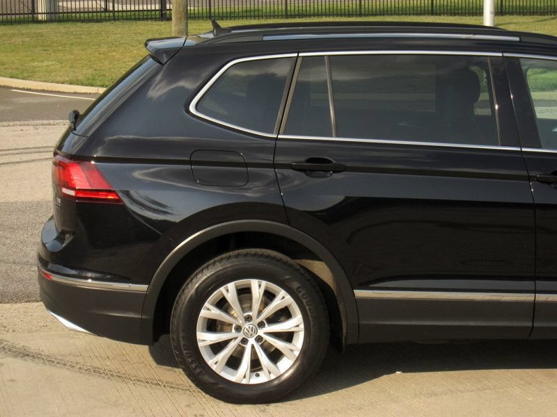 Used 2018 Volkswagen Tiguan SE w/ Panoramic Sunroof Package AWD/4WD image 11