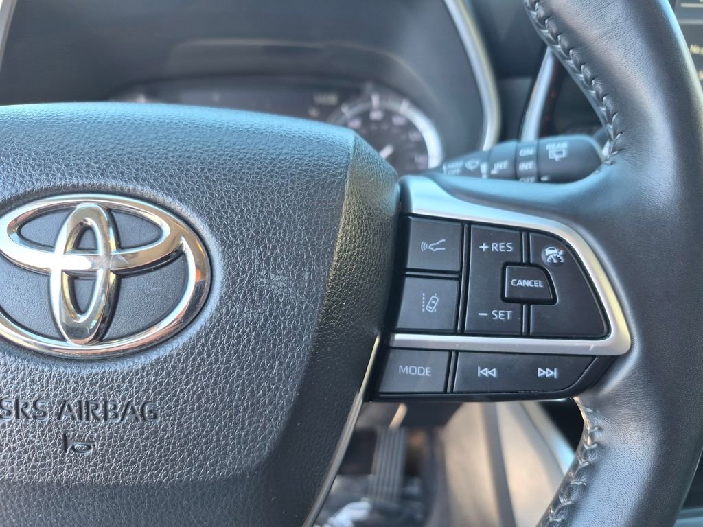 Used 2022 Toyota Highlander XLE image 15
