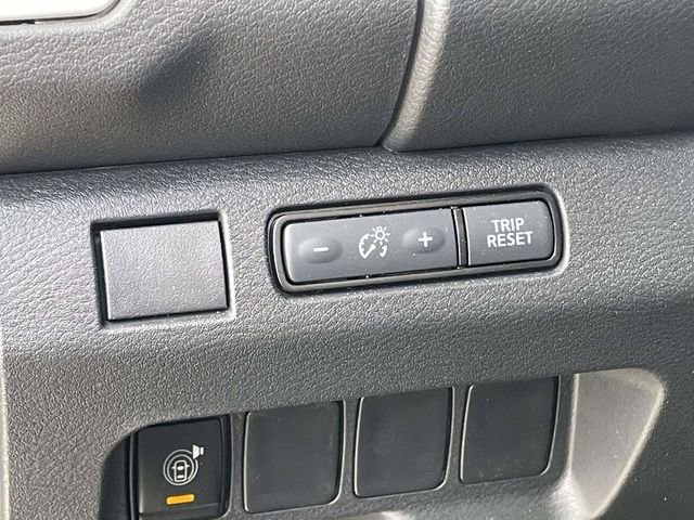 Used 2025 Nissan Frontier SV AWD/4WD image 19