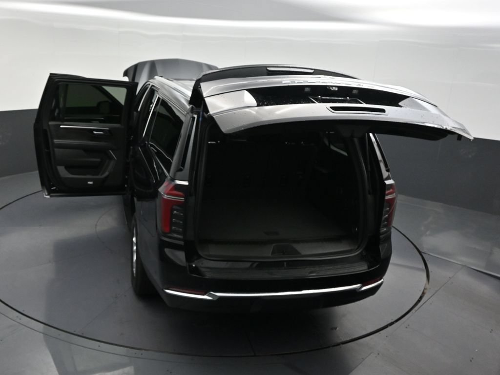 Used 2025 Chevrolet Suburban LS RWD image 37