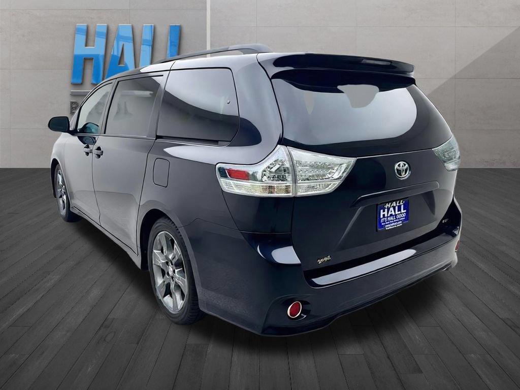 Used 2016 Toyota Sienna SE w/ SE Preferred Package FWD image 3