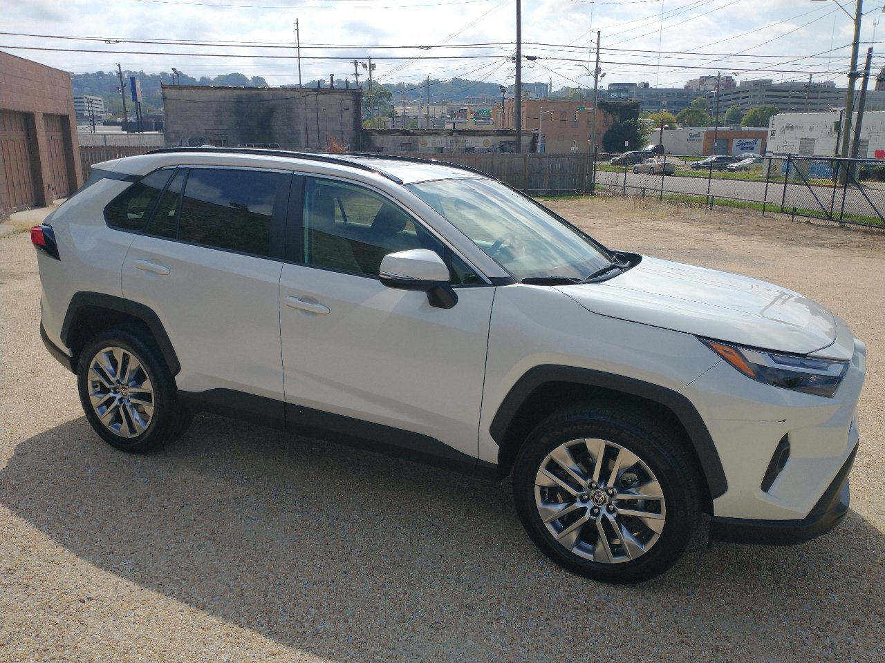 Used 2022 Toyota RAV4 XLE Premium image 26