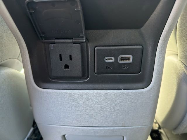 Used 2023 GMC Acadia SLT AWD/4WD image 21