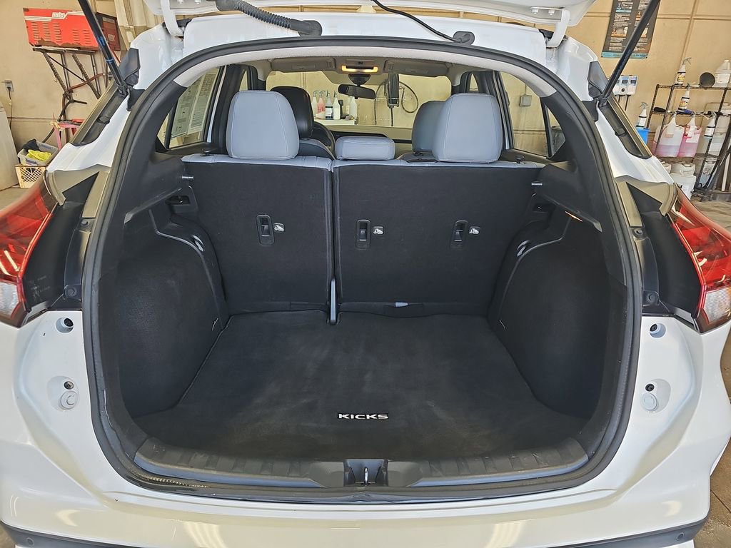 Used 2022 Nissan Kicks SR w/ Premium Package FWD image 12