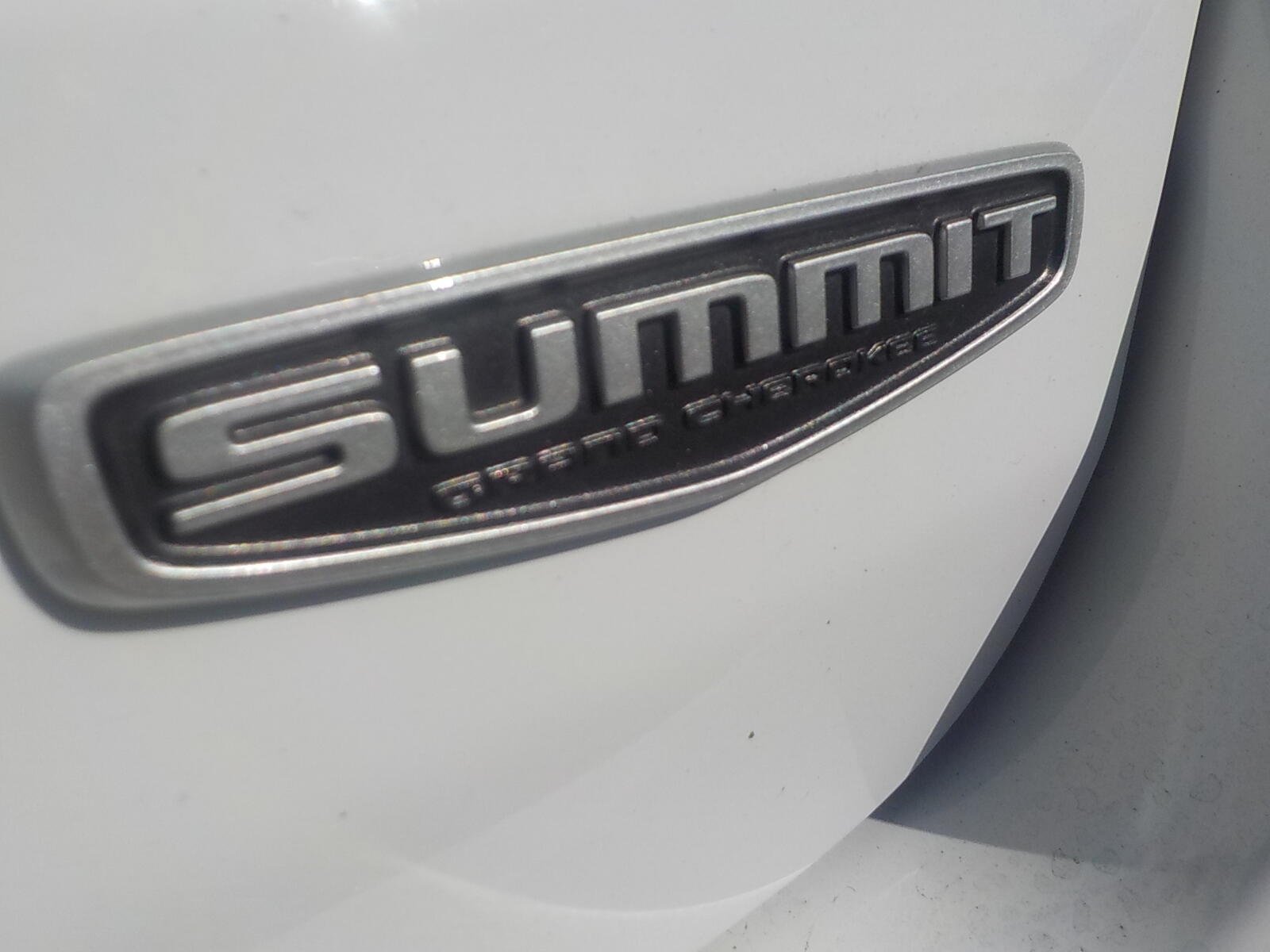 Used 2026 Jeep Grand Cherokee Summit w/ Adv Protech Group IV AWD/4WD image 9