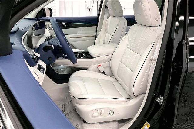 Used 2025 Buick Enclave Avenir AWD/4WD image 24