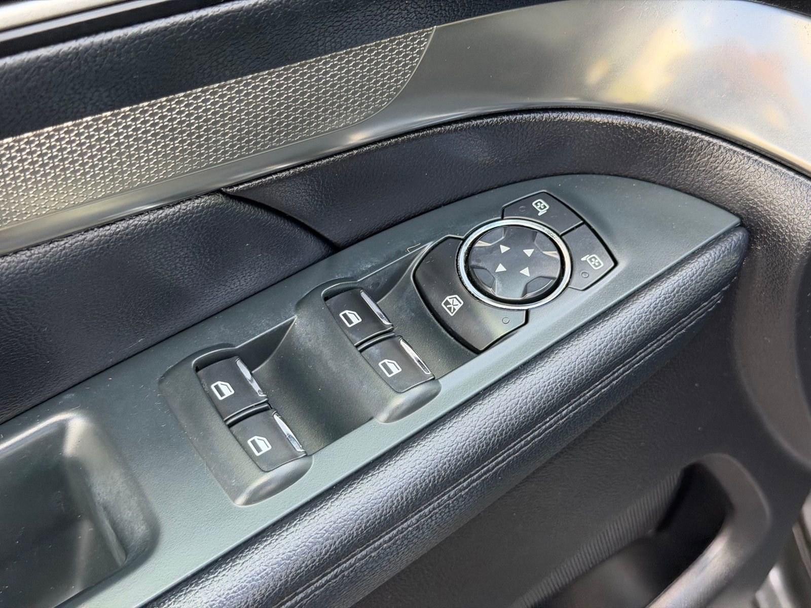 Used 2019 Ford Explorer XLT w/ Equipment Group 202A AWD/4WD image 13