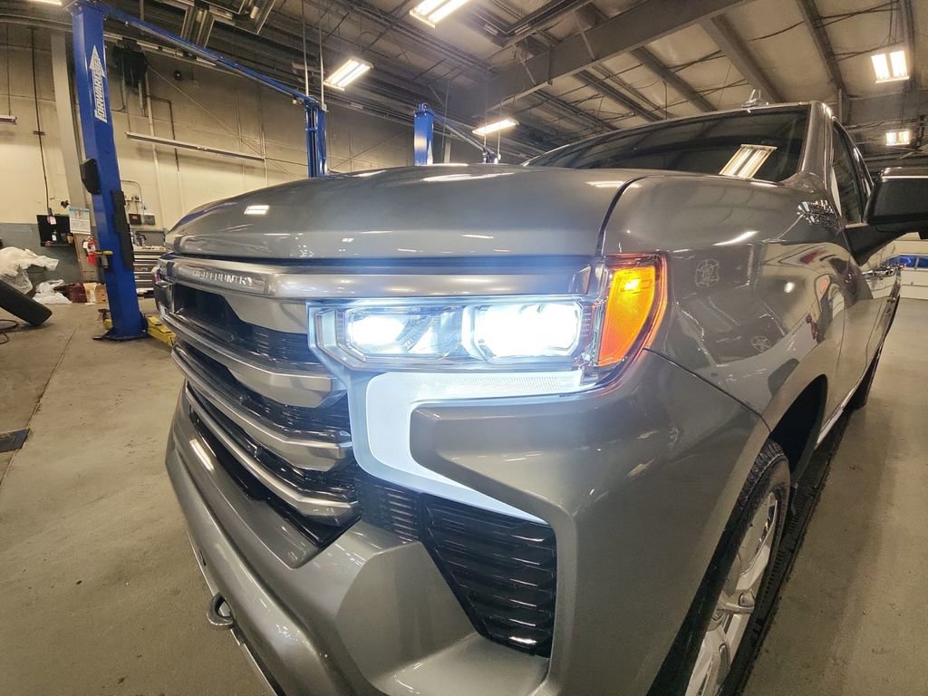 Certified 2025 Chevrolet Silverado 1500 High Country AWD/4WD image 29