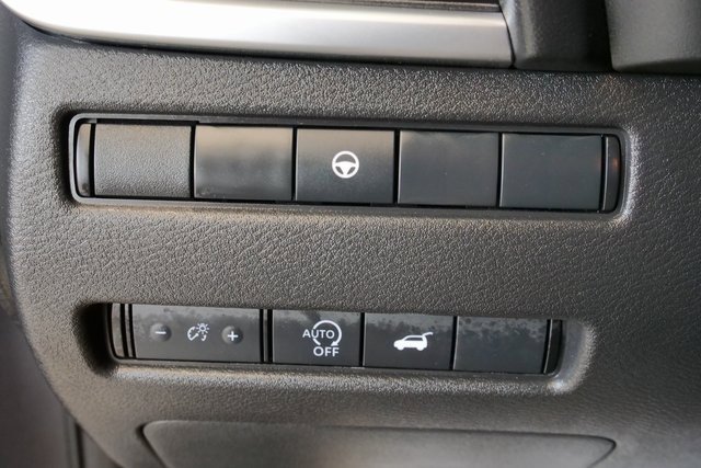 Used 2025 Nissan Rogue SV image 27