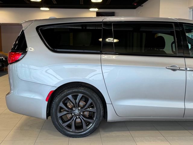 Used 2019 Chrysler Pacifica Touring Plus w/ S Appearance Package FWD image 8